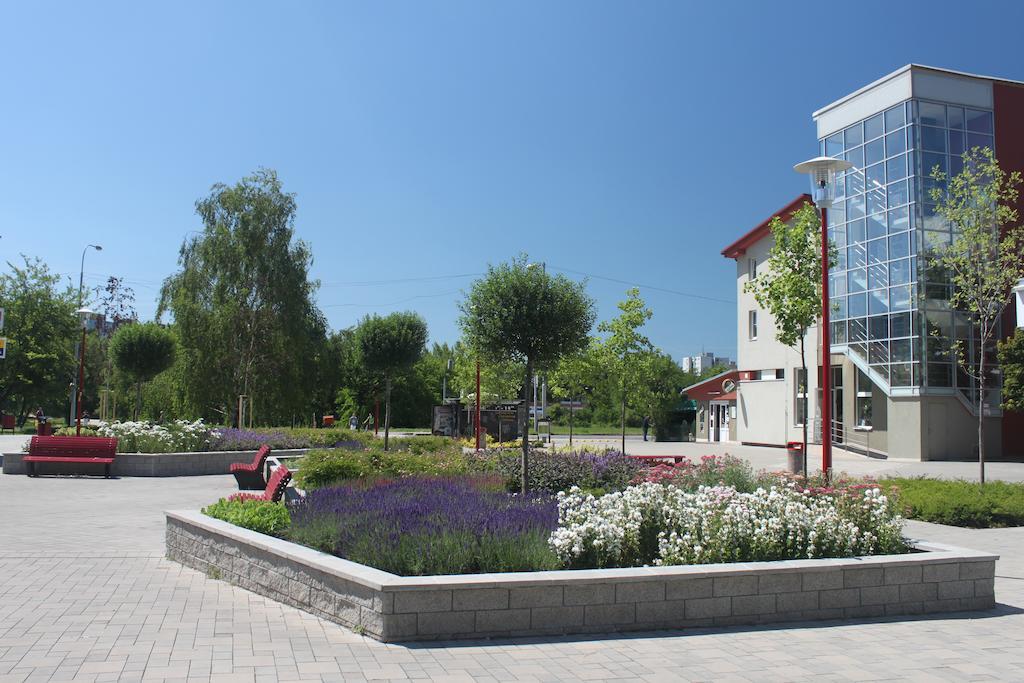 Hotel Dominika Bratislava Bagian luar foto